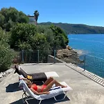 Sea House Kitries